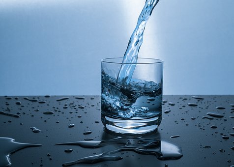 drink more water reduce snacking evienutrition